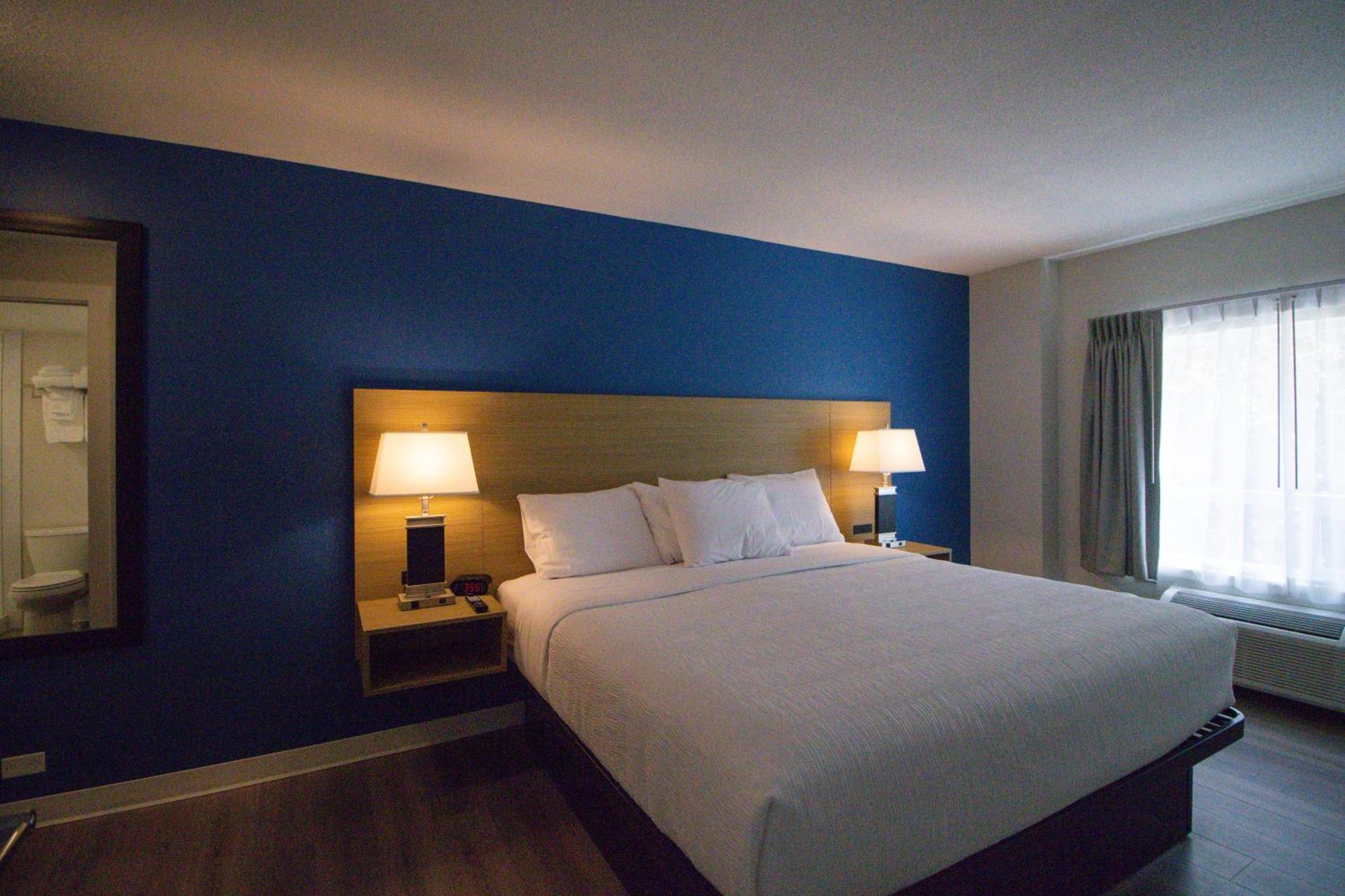 Baymont By Wyndham Gold River Ngoại thất bức ảnh
