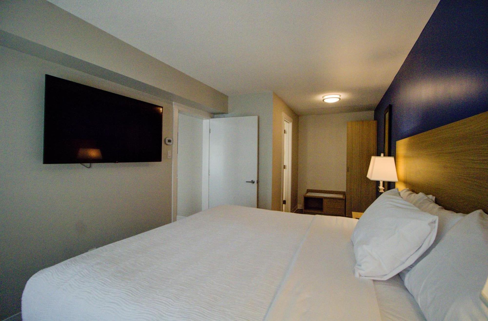 Baymont By Wyndham Gold River Ngoại thất bức ảnh