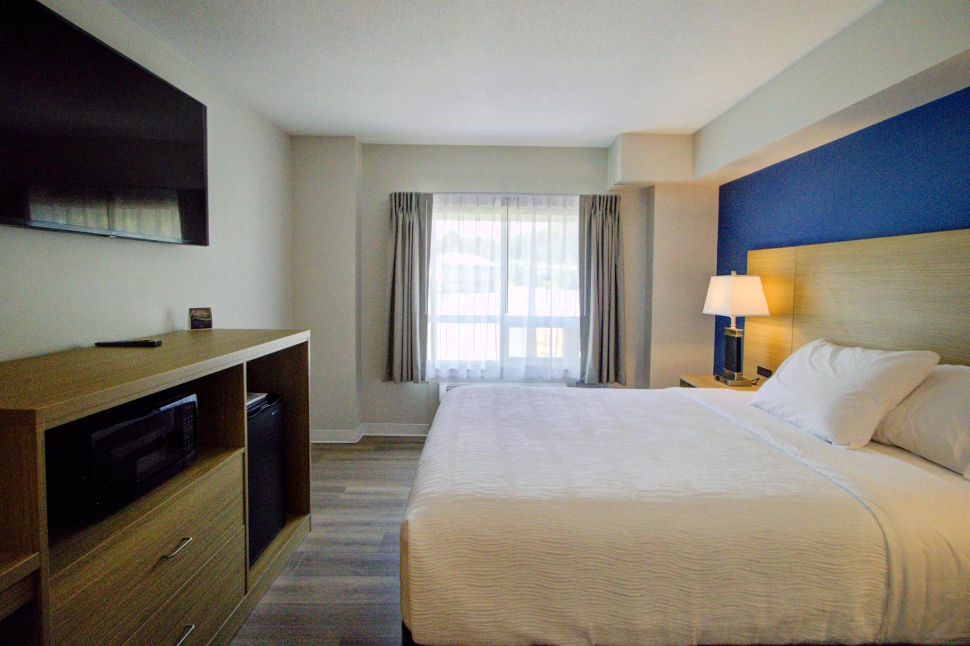 Baymont By Wyndham Gold River Ngoại thất bức ảnh