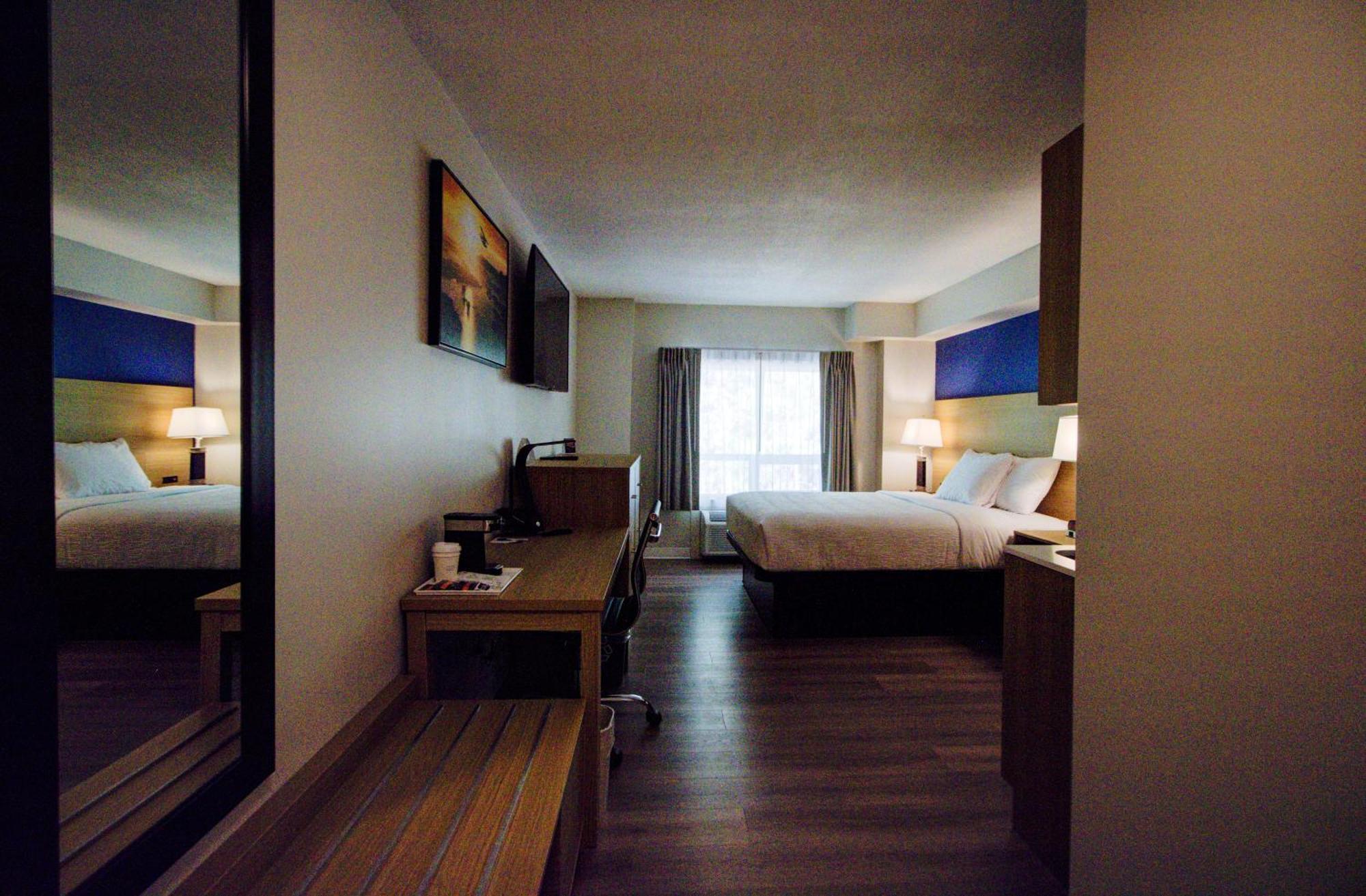 Baymont By Wyndham Gold River Ngoại thất bức ảnh